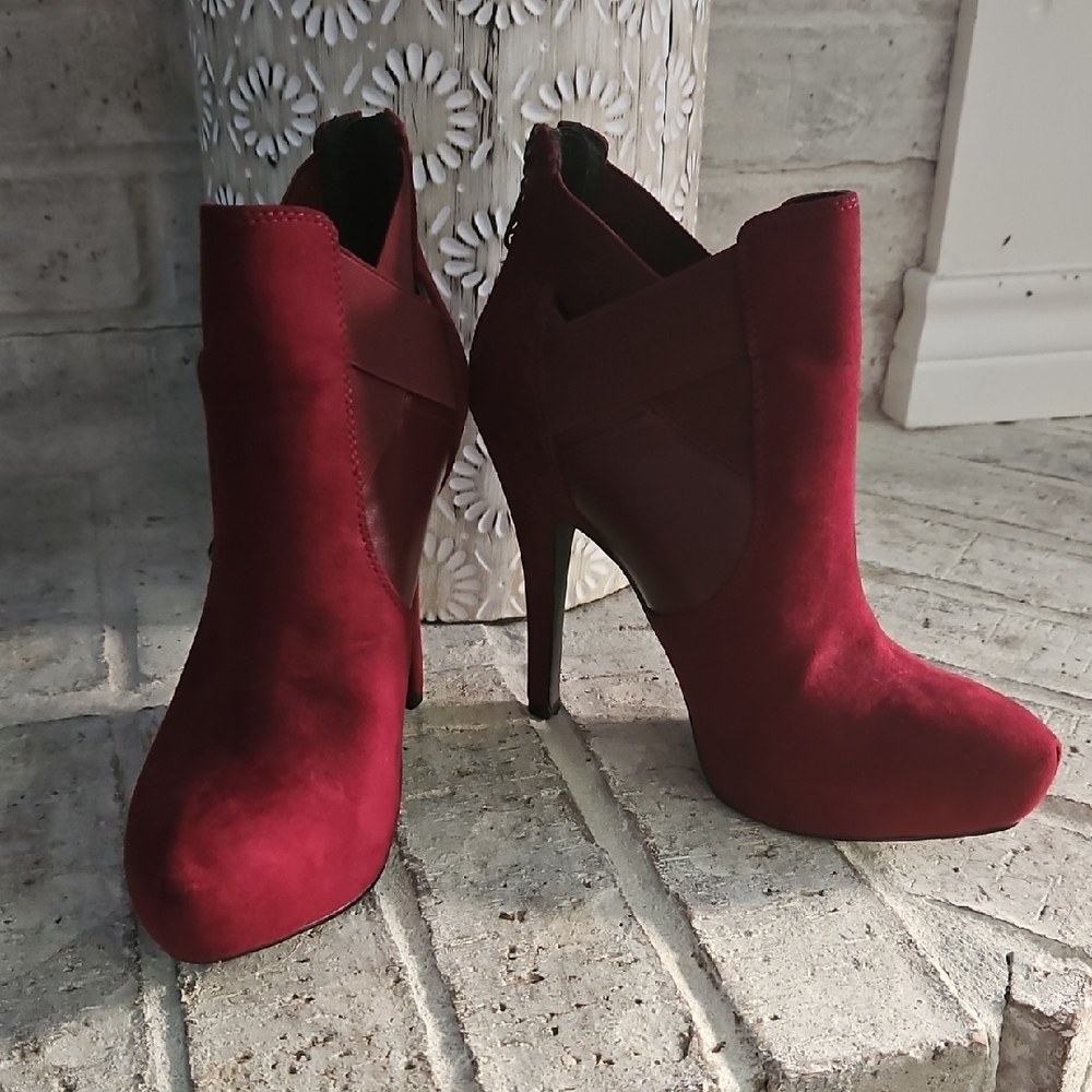 Perfect for the Holidays!! G By GUESS Chic Burgundy Heeled Ankle Boots